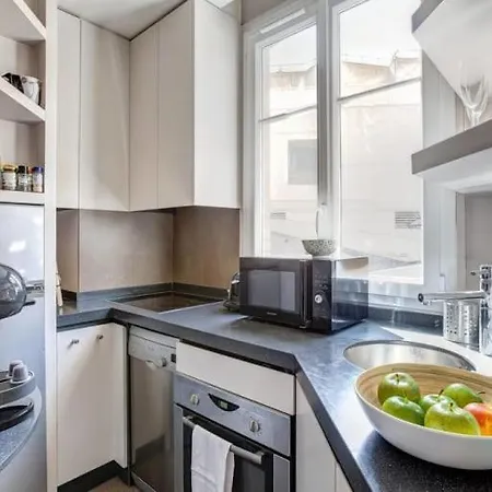 Guestready - Spacious Near Champs-elysees Lägenhet *
