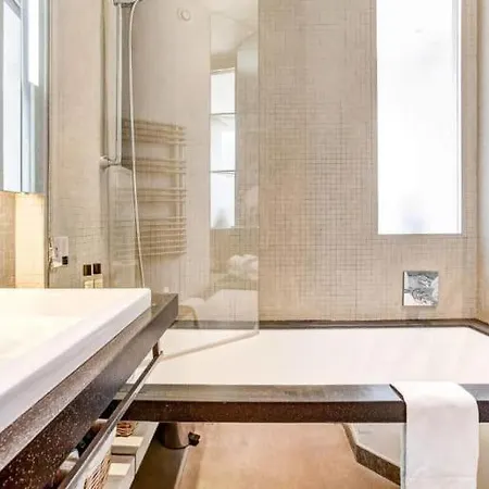 Guestready - Spacious Near Champs-elysees Appartement Parijs