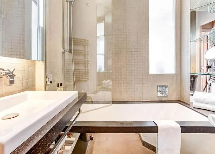 Guestready - Spacious Near Champs-elysees Appartement Parijs